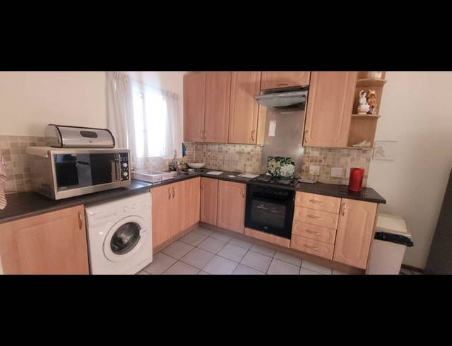 2 BEDROOM TOWNHOUSE FOR SALE IN MULBARTON